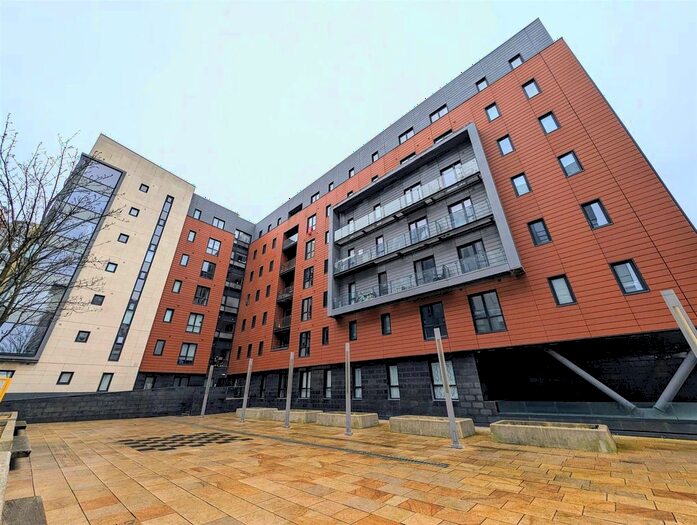 2 Bedroom Flat To Rent In Plaza Boulevard, Liverpool, L8