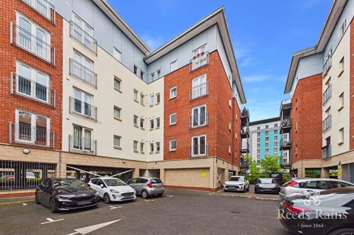 2 Bedroom Apartment For Sale In Elmira Way, Salford, M5