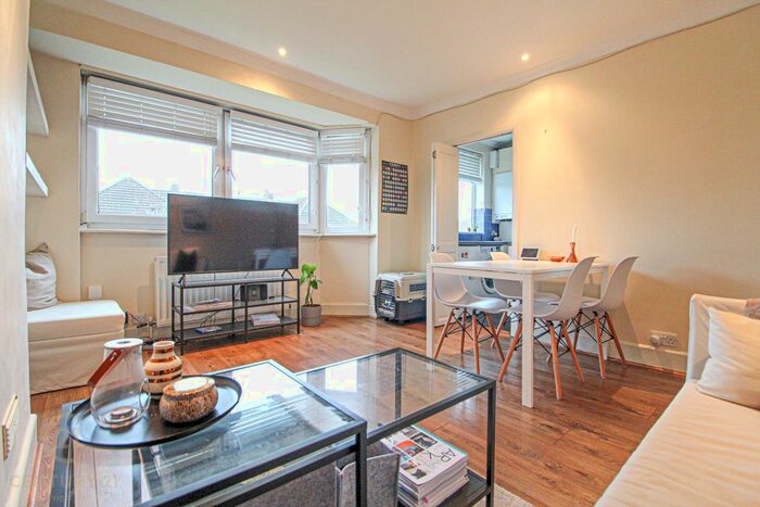2 Bedroom Maisonette To Rent In Villiers Close, Surbiton, KT5
