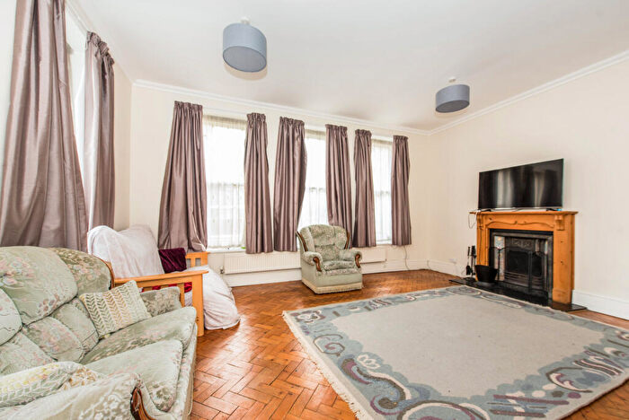 2 Bedroom Apartment To Rent In Guildford, GU1