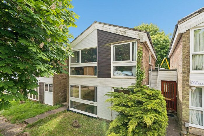 4 Bedroom Link Detached House For Sale In Milton Lawns, Chesham Bois, Amersham, HP6