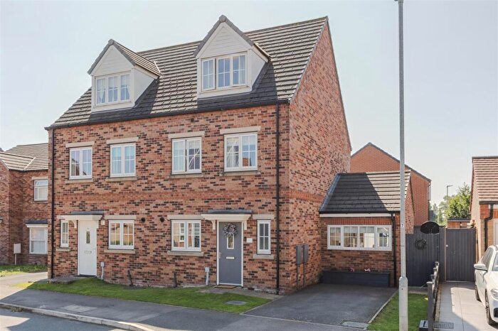 3 Bedroom Semi-Detached House For Sale In Dunlin Drive, Scunthorpe, DN16
