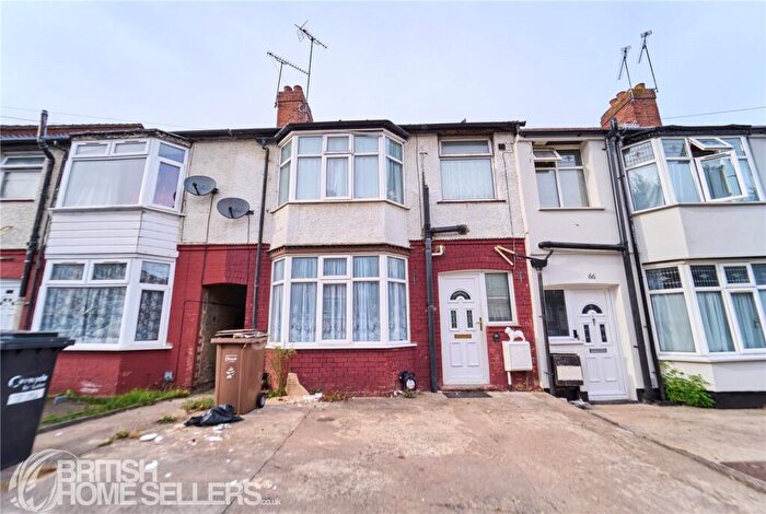 3 Bedroom Terraced House For Sale In Runley Road, Luton, Bedfordshire, LU1