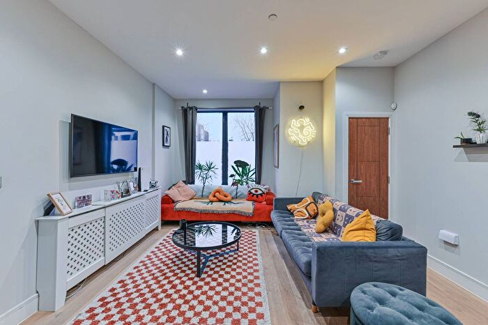 5 Bedroom Maisonette For Sale In Josephine Avenue, Brixton, London, SW2