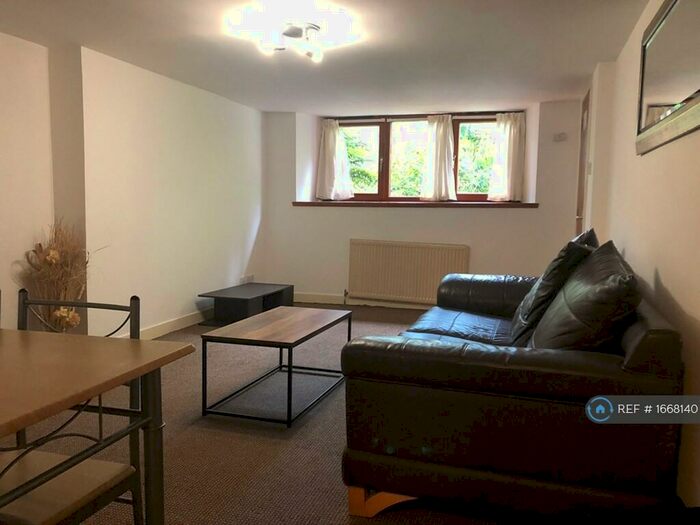 2 Bedroom Flat To Rent In Crown Street, Aberdeen, AB11