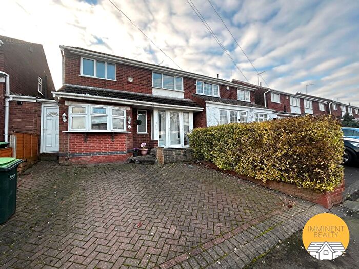 3 Bedroom Semi-Detached House To Rent In Claverdon Drive, Birmingham, B43