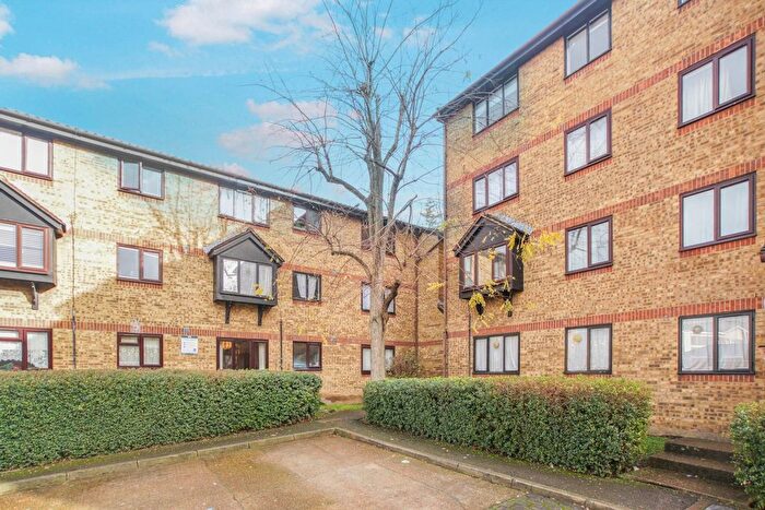 1 Bedroom Flat For Sale In Mallard Court, Walthamstow, E17