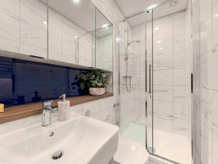 Flat To Rent In Apt, Apollo Residence #, S1