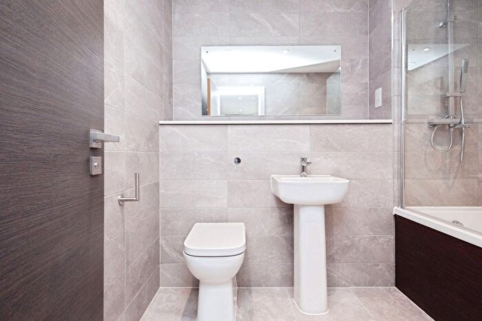 2 Bedroom Flat For Sale In Greengate, Salford, Lancashire, M3 - Photo 3