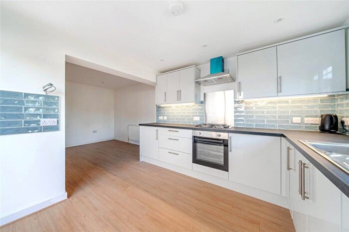 3 Bedroom End Of Terrace House For Sale In Franklyn Road, Walton-On-Thames, KT12