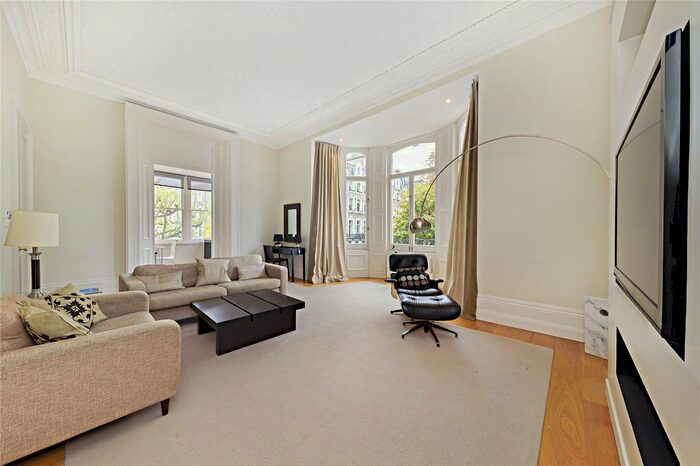 2 Bedroom Flat To Rent In Redcliffe Square, The Boltons, SW10