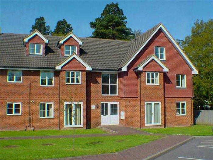 1 Bedroom Apartment To Rent In The Lindens, Lindford, GU35