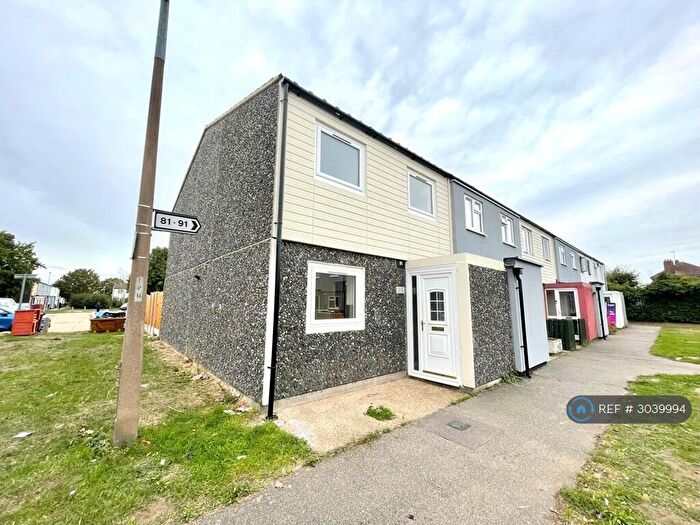 3 Bedroom End Of Terrace House To Rent In Foxglove Road, South Ockendon, RM15