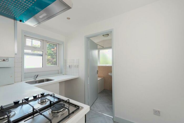 1 Bedroom Flat To Rent In Pembroke Road, E17