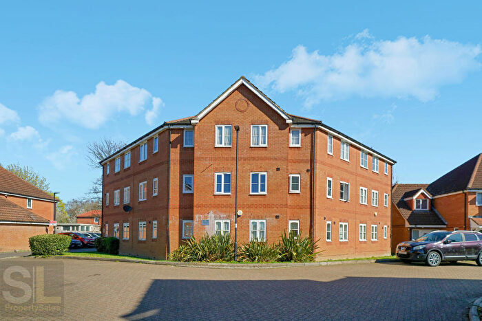 2 Bedroom Apartment For Sale In Greenwood Avenue, Enfield, EN3