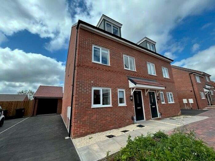3 Bedroom Semi-Detached House To Rent In Horwood Drive, Gedling, NG4