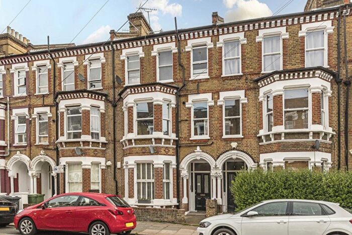 2 Bedroom Flat To Rent In Tremadoc Road, Clapham, SW4