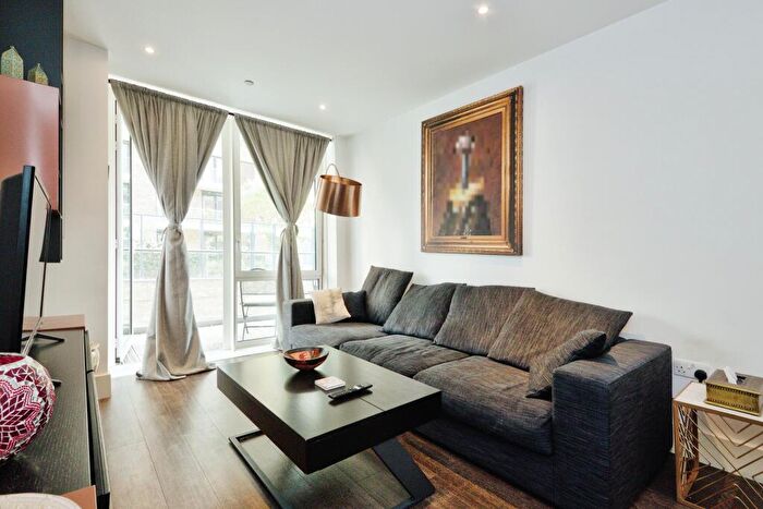 2 Bedroom Flat For Sale In Plumstead Road, London, SE18