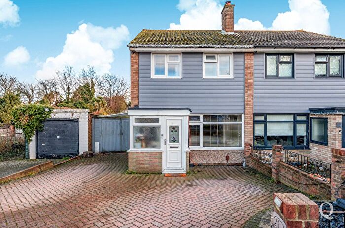 3 Bedroom Semi Detached House For Sale In Cryalls Lane, Sittingbourne, Kent, ME10
