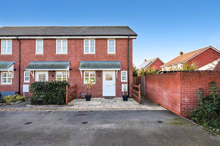 2 Bedroom End Of Terrace House For Sale In Lee Valley Close, Andover, SP11