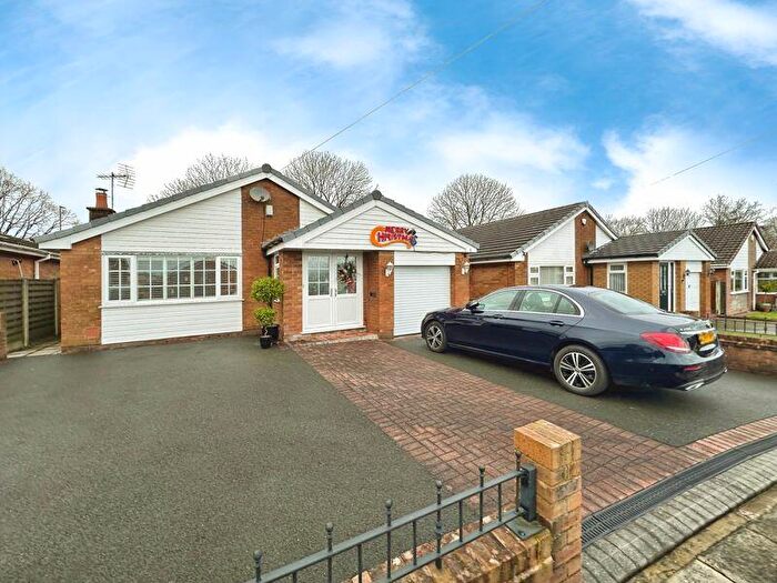 3 Bedroom Bungalow For Sale In Fulwood Close, Bury, BL8