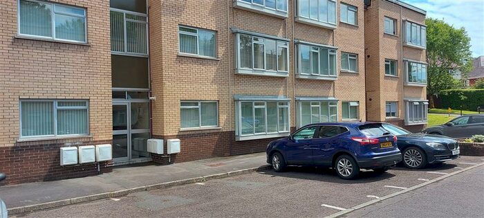 2 Bedroom Flat To Rent In Long Oaks Court, Sketty, Swansea, SA2