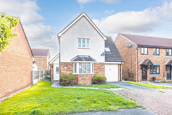 3 Bedroom Detached House For Sale In Oakley Avenue, Rayleigh, SS6