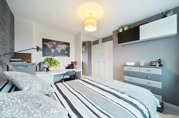 3 Bedroom Terraced House For Sale In Counthill Road, Watersheddings, Oldham, OL4