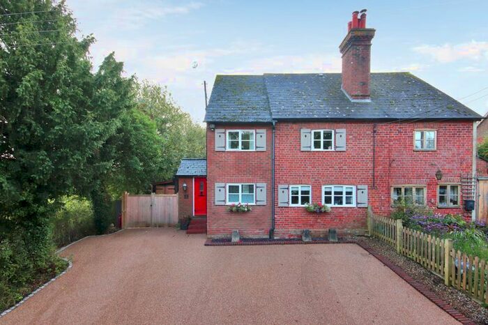 4 Bedroom Semi-Detached House For Sale In Brooks Villas, Blackham, Tunbridge Wells TN3
