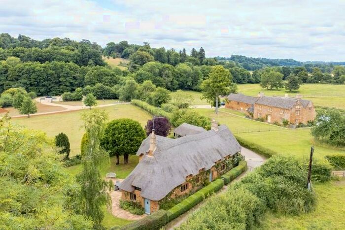 5 Bedroom Cottage To Rent In The Avenue, Great Tew, OX7