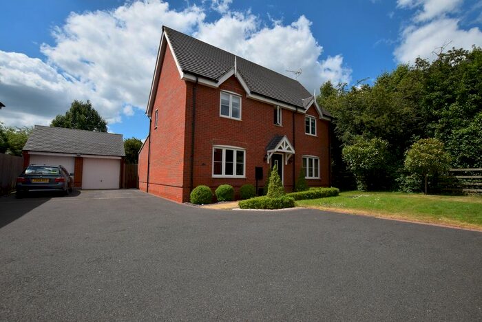 4 Bedroom Detached House To Rent In Ridge End Drive, Burton-On-Trent, Staffordshire, DE13