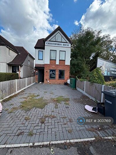 2 Bedroom Flat To Rent In Cheshunt, Waltham Cross, EN8