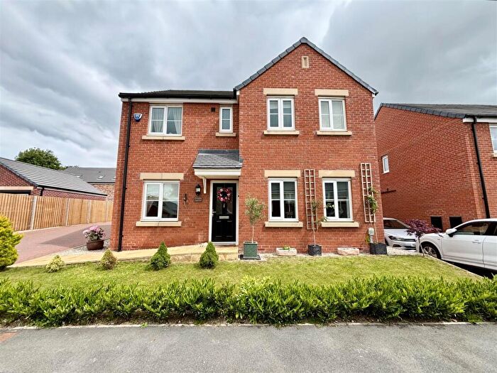 4 Bedroom Detached House For Sale In Birch Close, Garforth, Leeds, LS25