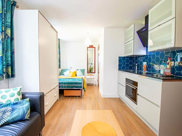 1 Bedroom Flat To Rent In Woodland Way, Canterbury, CT2