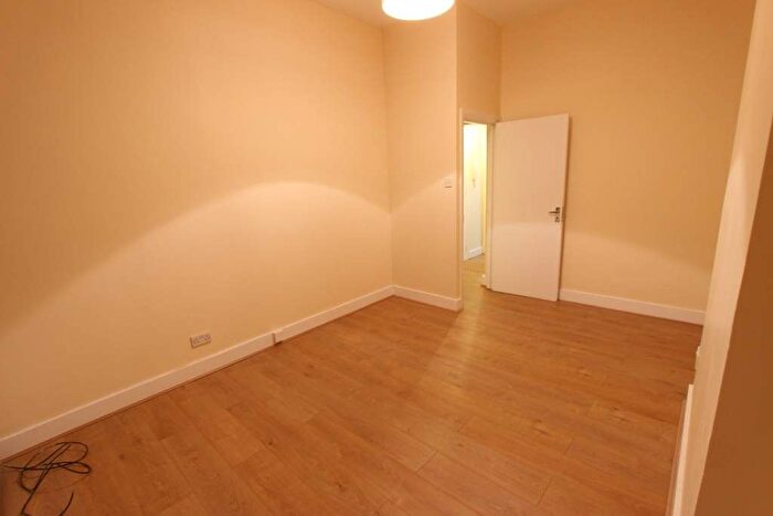 2 Bedroom Flat To Rent In North End Road, London, W14