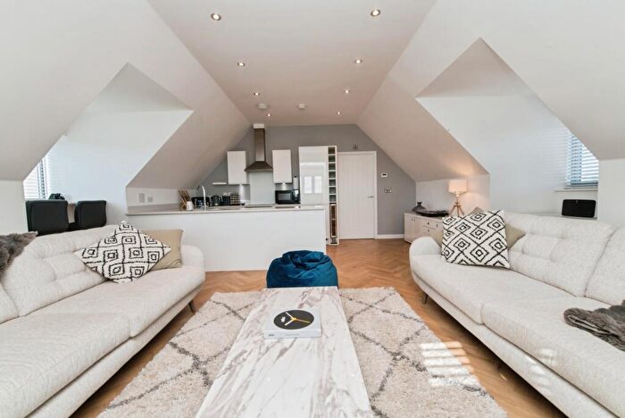 2 Bedroom Flat For Sale In Park Drive, Exmouth, Devon, EX8