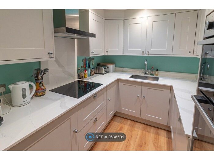 2 Bedroom Flat To Rent In Earls Court Square, London, SW5