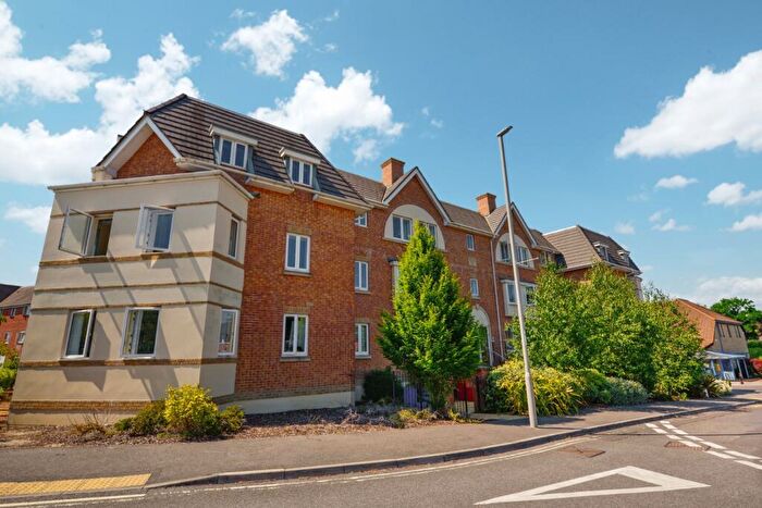 2 Bedroom Flat To Rent In Peel Close, Verwood, Dorset, BH31