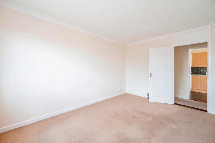 2 Bedroom Flat For Sale In Rails Lane, Hayling Island, Hampshire, PO11