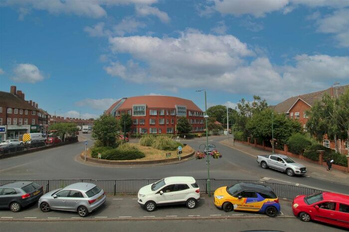 3 Bedroom Flat To Rent In Neville Walk, Carshalton, SM5