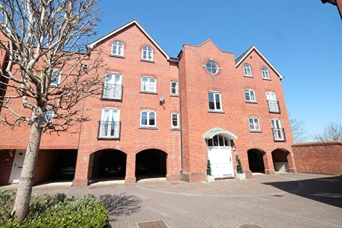 2 Bedroom Flat For Sale In Quayside Walk, Marchwood, Southampton, SO40