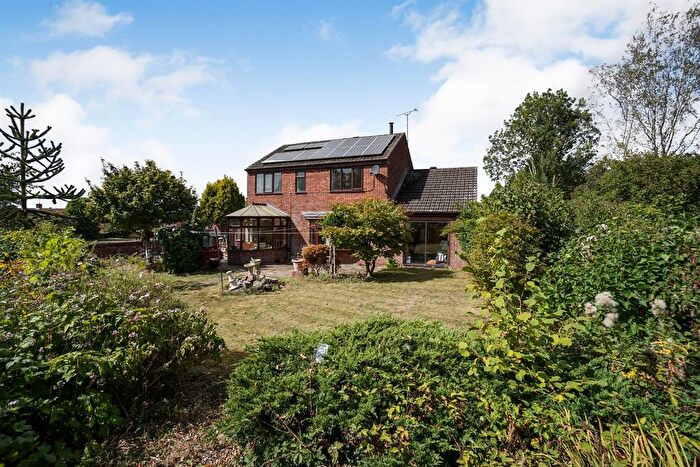 3 Bedroom Property For Sale In Pendean Close, Blackwell, Alfreton, DE55