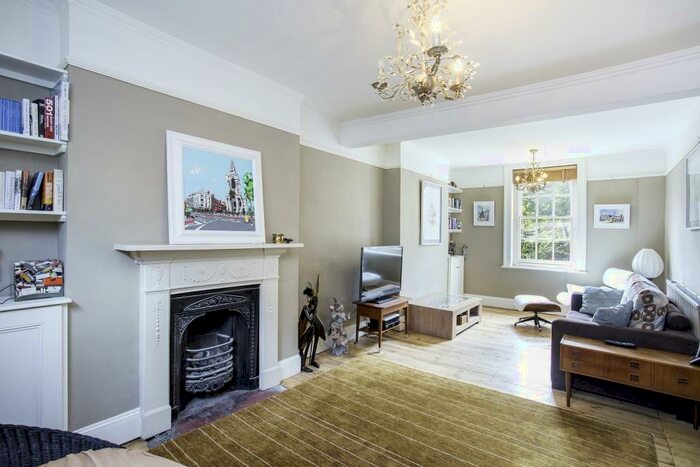 3 Bedroom House To Rent In Pearson Street, Hoxton, E2