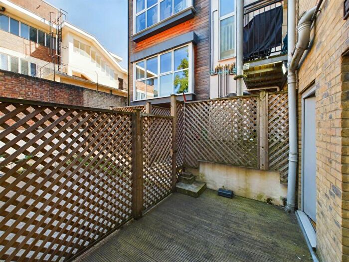 2 Bedroom Flat For Sale In Flat D, Old Ford Road, Tower Hamlets, London, E3
