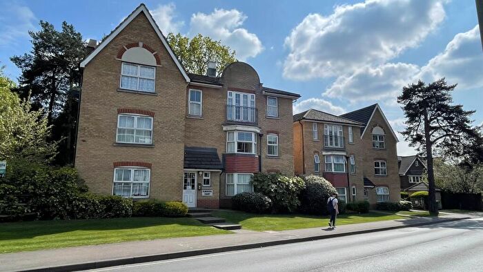 2 Bedroom Flat To Rent In Oriental Road, Woking, GU22