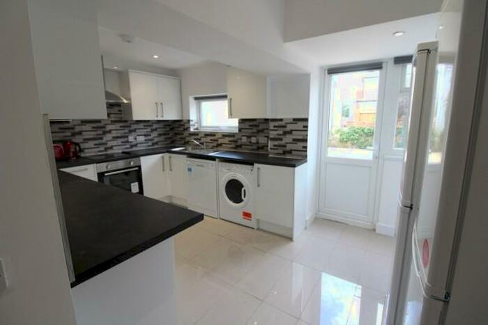 5 Bedroom Terraced House To Rent In Merthyr Street - Cardiff, CF24