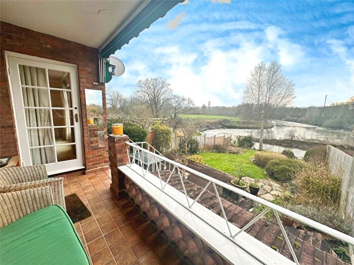 2 Bedroom Flat To Rent In Salmon Pool Lane, Exeter, Devon, EX2