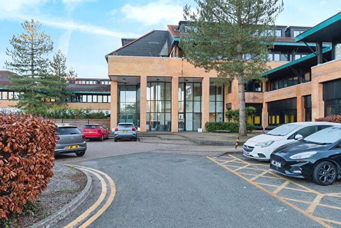 2 Bedroom Flat For Sale In Whitchurch Lane, Bristol, BS14