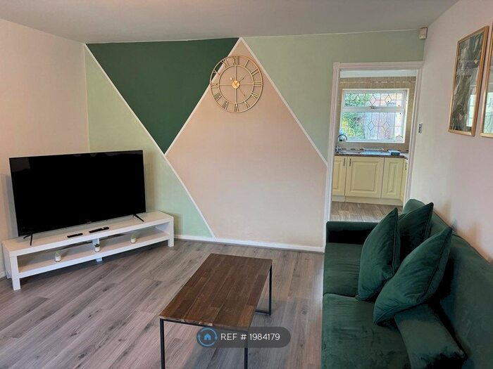 3 Bedroom Semi-Detached House To Rent In Whar Hall Road, Solihull, B92