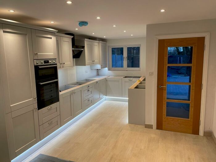 3 Bedroom Semi-Detached House To Rent In Oaklands Lane, St. Albans, Hertfordshire, AL4